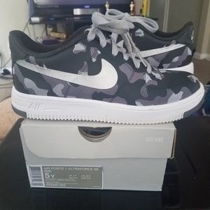Air Force 1 Ultraforce SE (GS)
